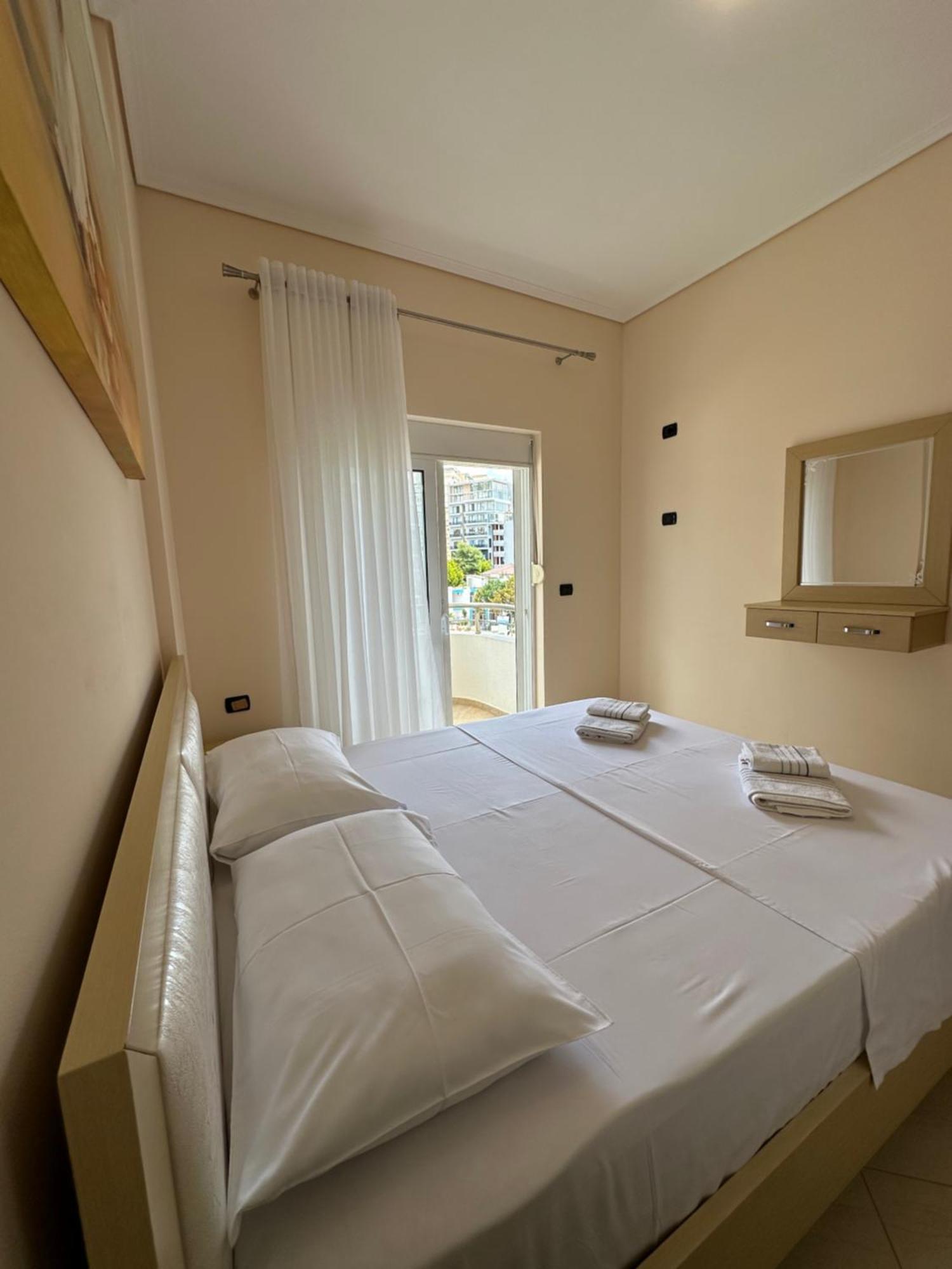 Appartamento Luxy Coral Aparts Sarandë Esterno foto