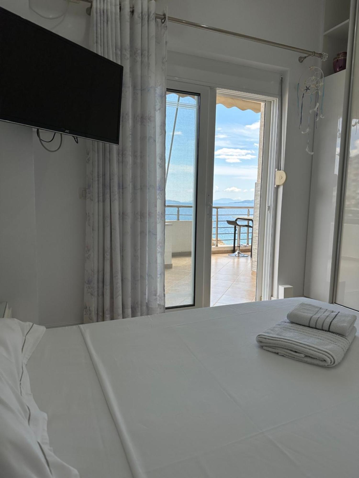 Appartamento Luxy Coral Aparts Sarandë Esterno foto