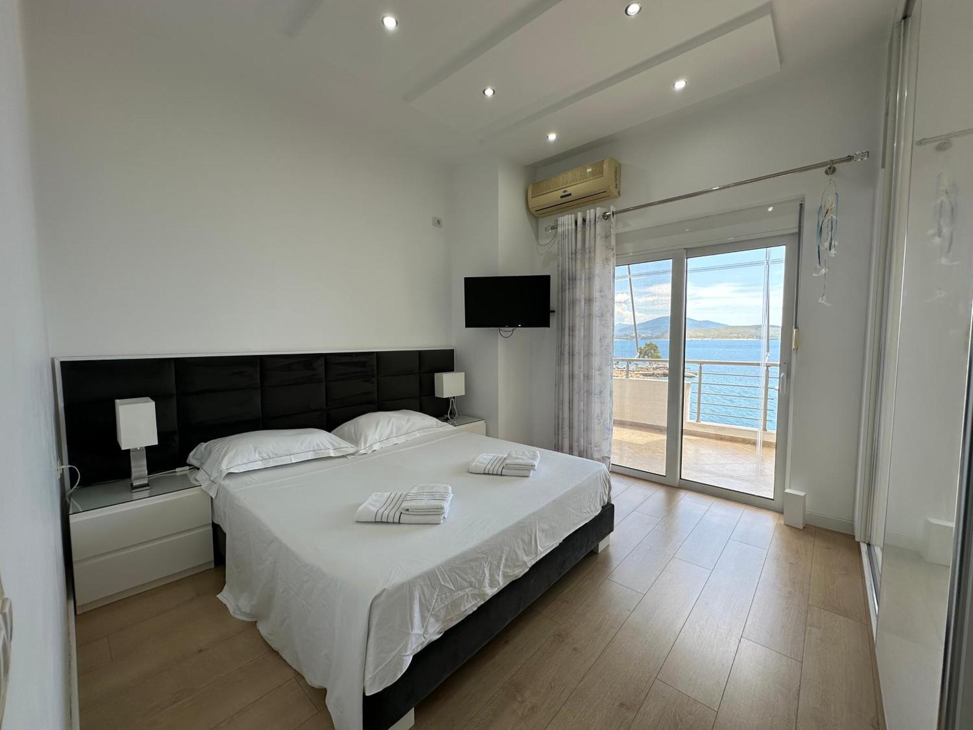 Appartamento Luxy Coral Aparts Sarandë Esterno foto
