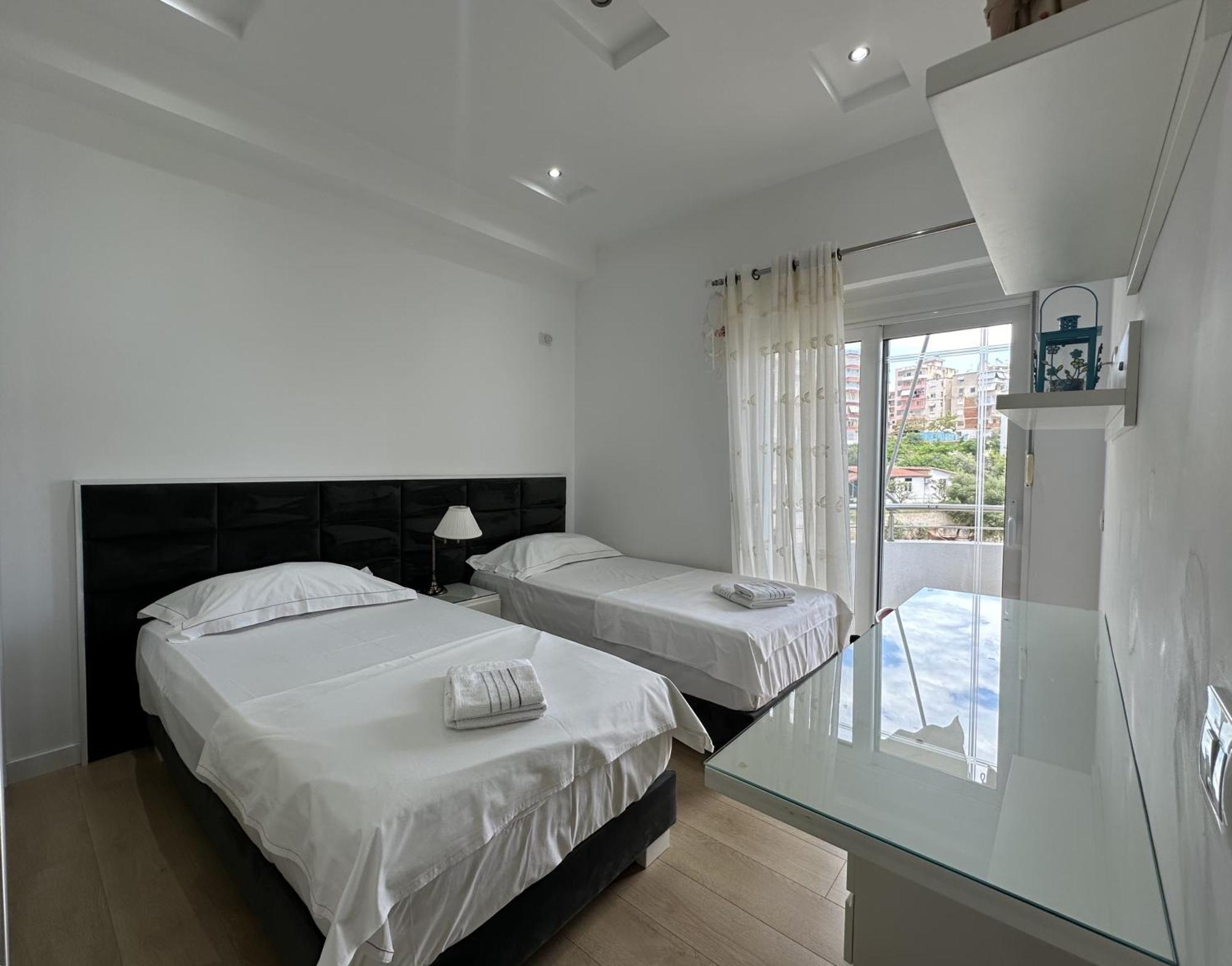 Appartamento Luxy Coral Aparts Sarandë Esterno foto