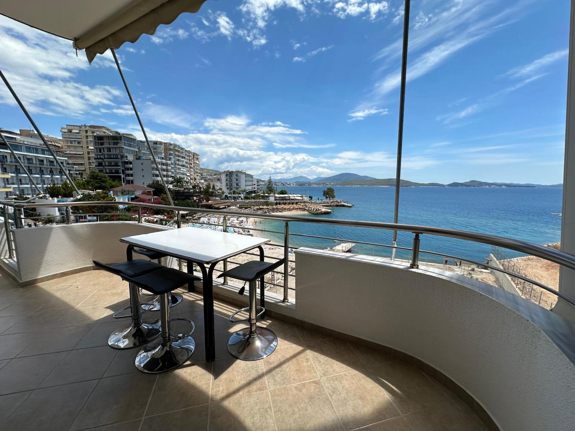 Appartamento Luxy Coral Aparts Sarandë Esterno foto