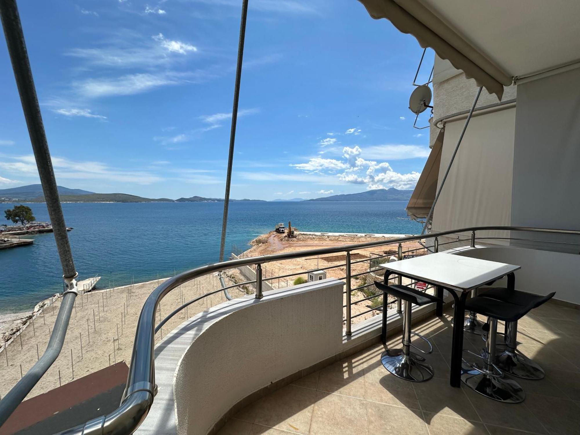 Appartamento Luxy Coral Aparts Sarandë Esterno foto