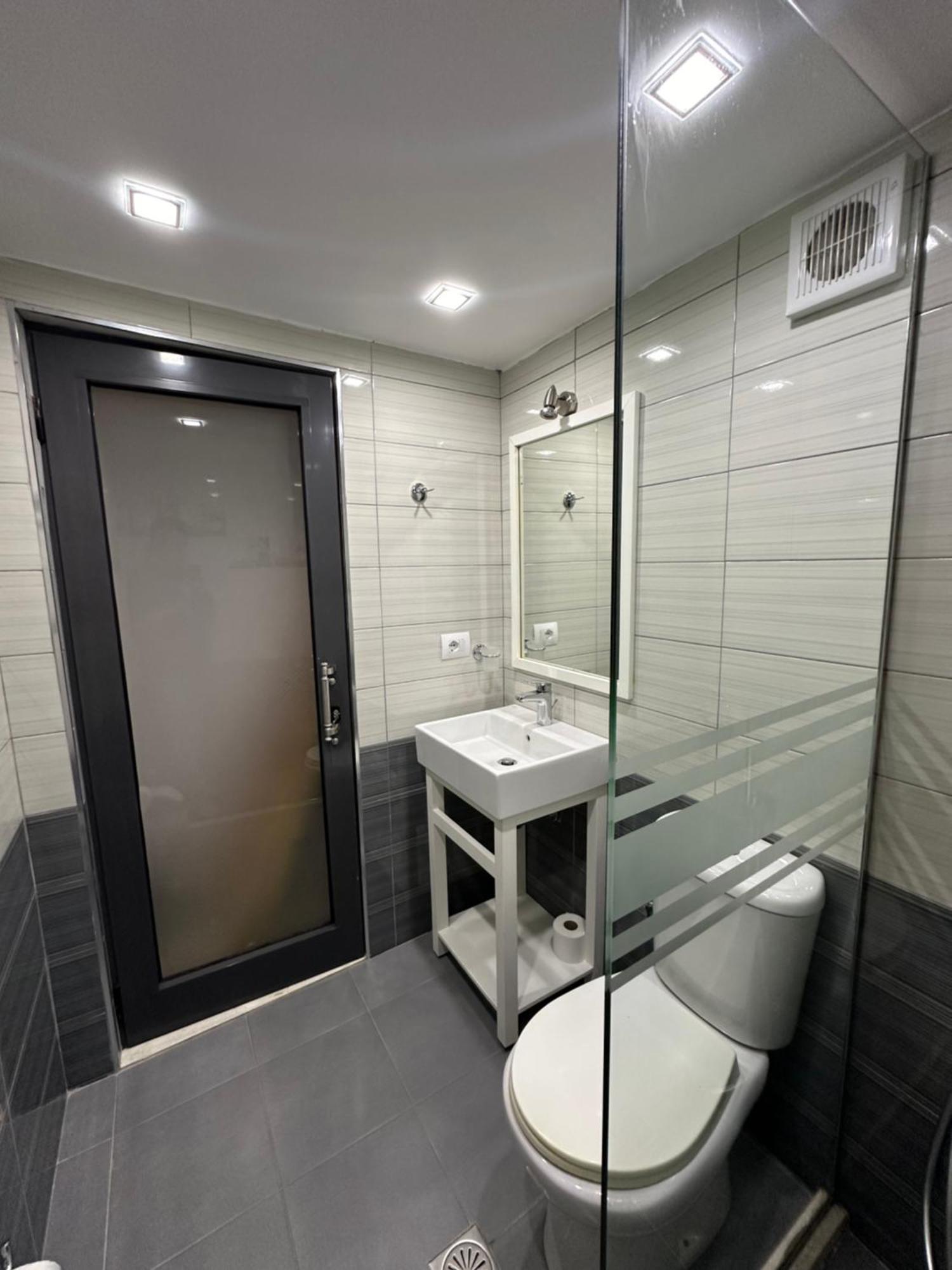 Appartamento Luxy Coral Aparts Sarandë Esterno foto