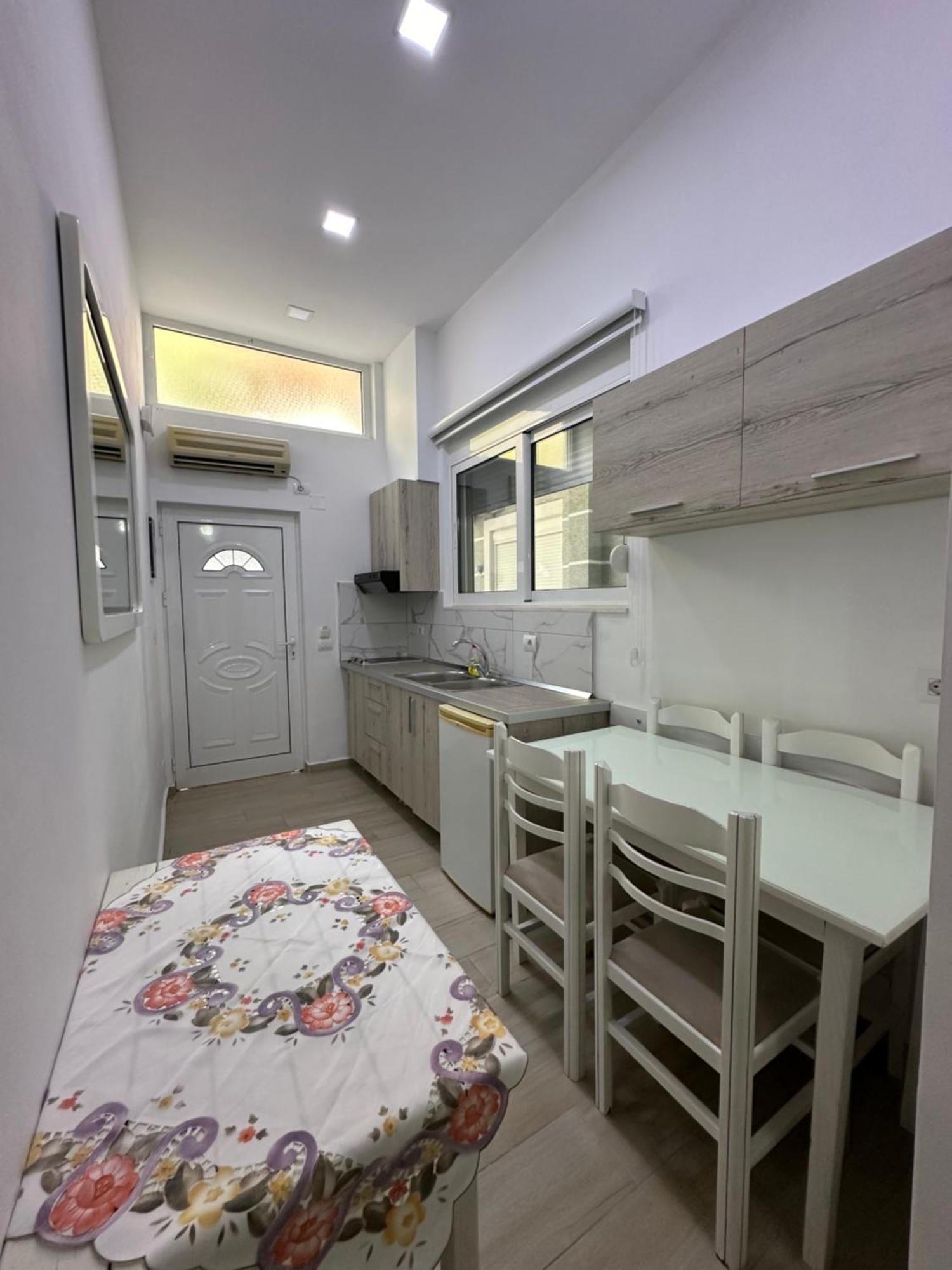 Appartamento Luxy Coral Aparts Sarandë Esterno foto
